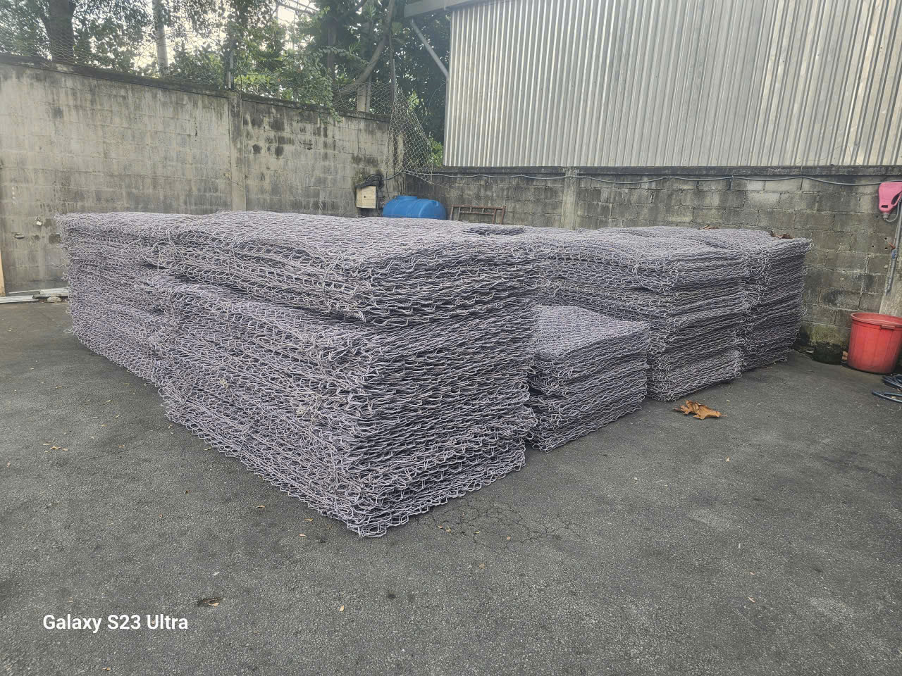 Hình ảnh nhà máy rọ đá